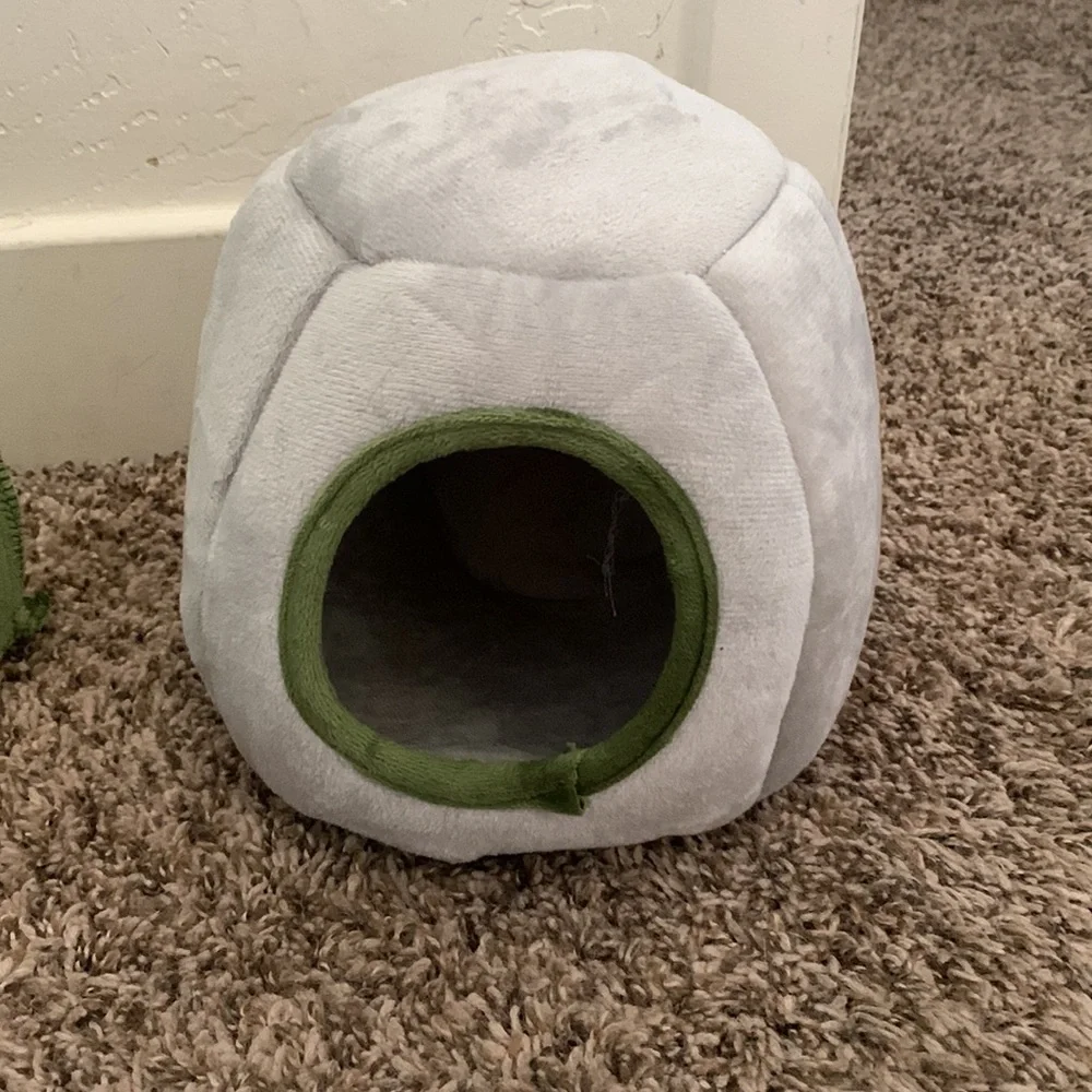 Very small hideout for pets, good for hamsters and animals that size